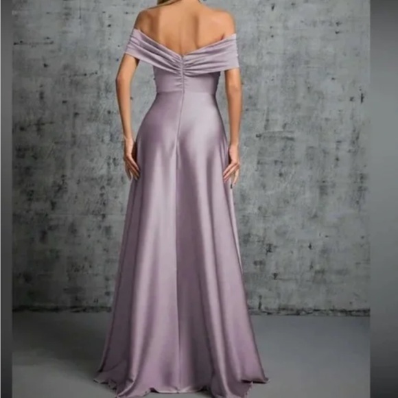 Luxe mauve purple off shoulder party formal evening satin gown dress - Picture 5 of 16